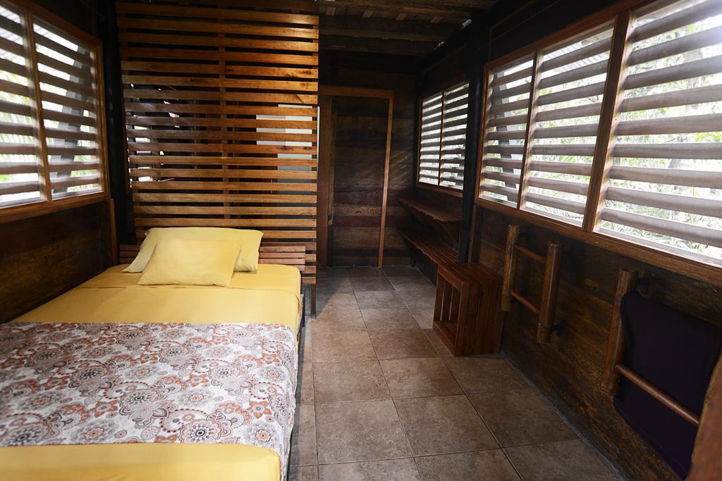 Jamu Lodge Puerto Montufar Eksteriør billede