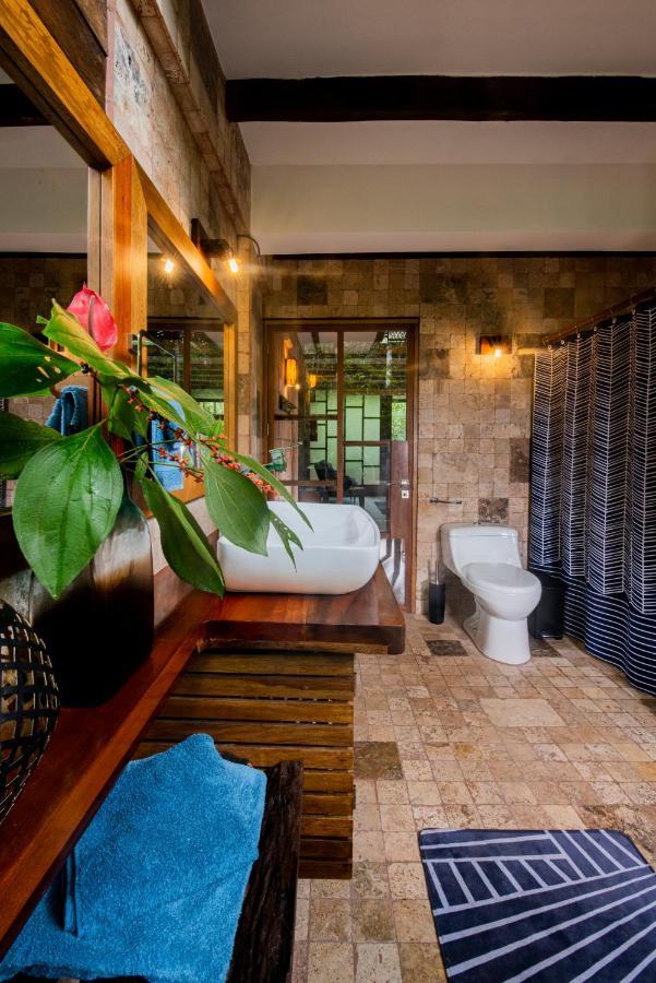 Jamu Lodge Puerto Montufar Eksteriør billede